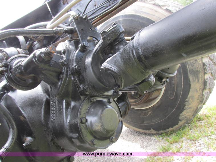 image for item L4022 1979 International Paystar 5000 truck cab and chassis