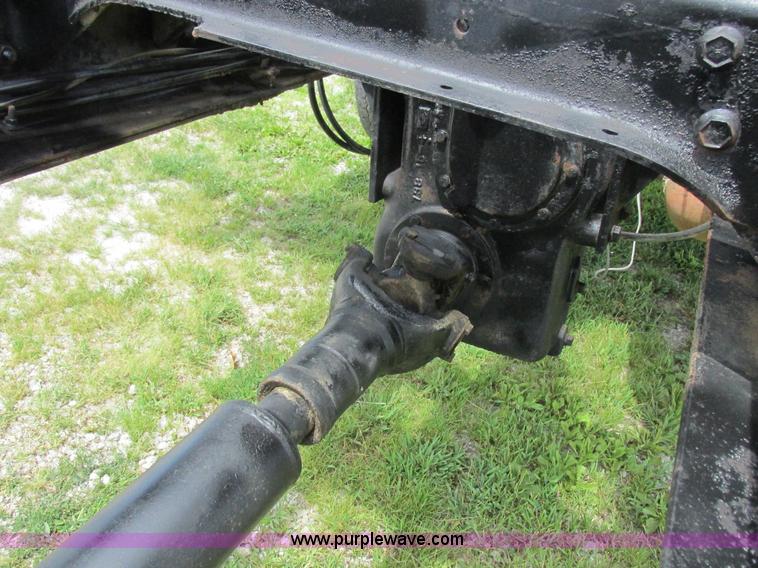 image for item L4022 1979 International Paystar 5000 truck cab and chassis