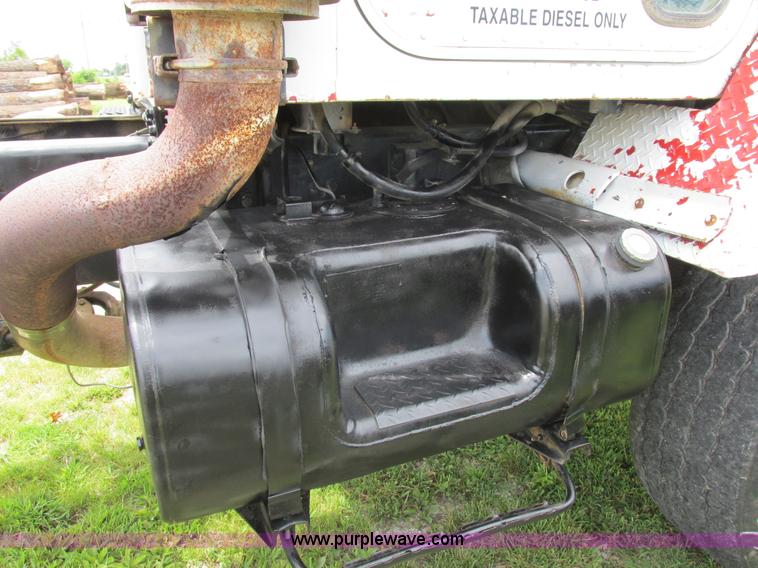 image for item L4022 1979 International Paystar 5000 truck cab and chassis