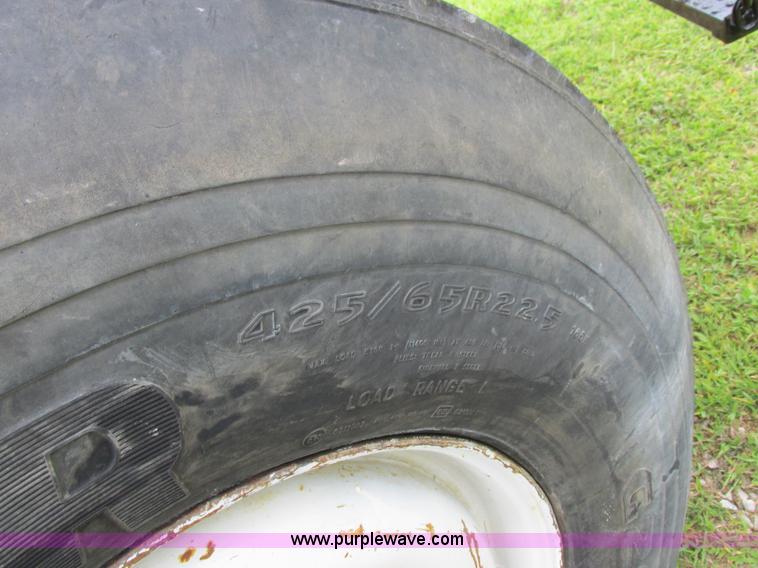 image for item L4022 1979 International Paystar 5000 truck cab and chassis