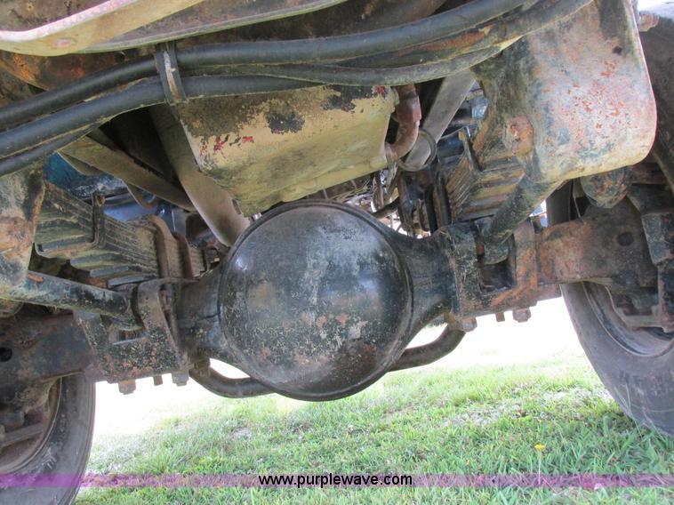 image for item L4022 1979 International Paystar 5000 truck cab and chassis