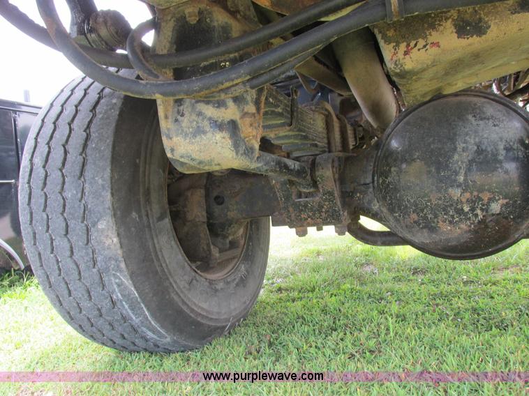 image for item L4022 1979 International Paystar 5000 truck cab and chassis