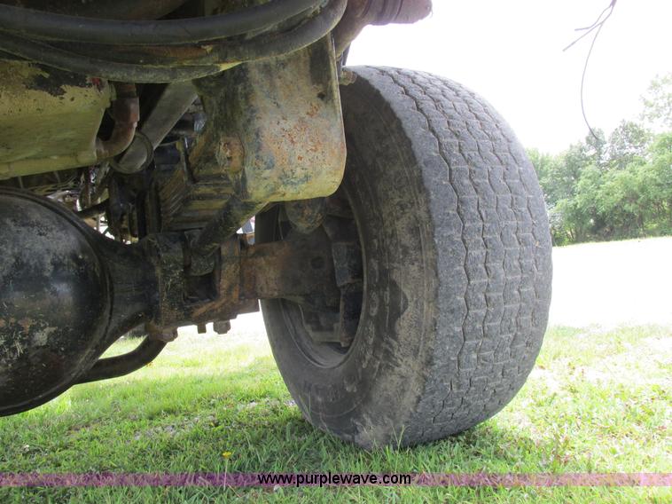 image for item L4022 1979 International Paystar 5000 truck cab and chassis