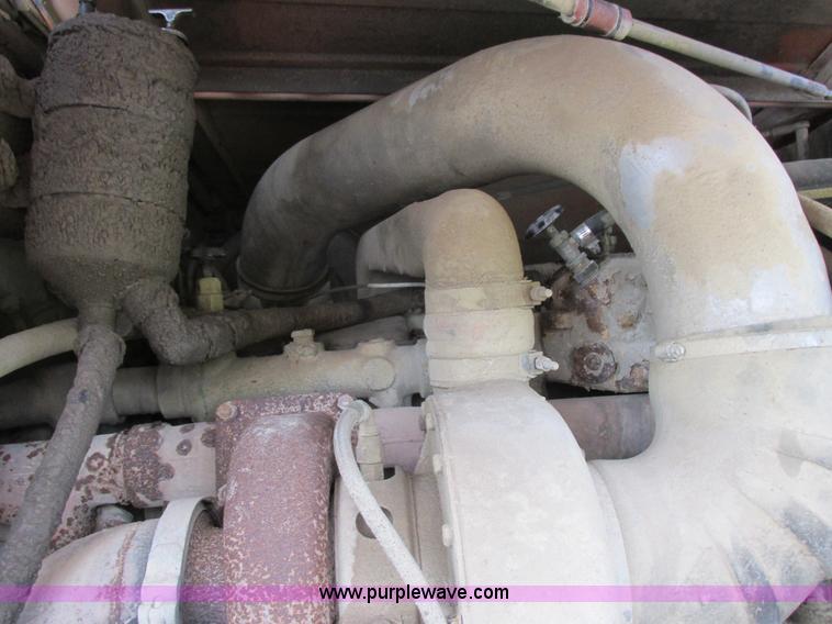 image for item L4022 1979 International Paystar 5000 truck cab and chassis