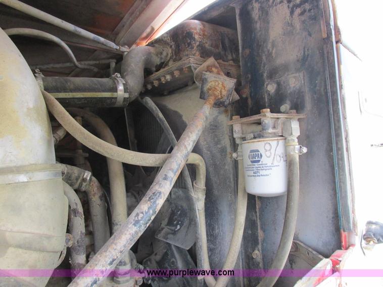 image for item L4022 1979 International Paystar 5000 truck cab and chassis