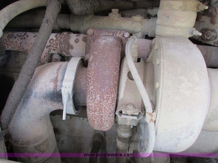 image for item L4022 1979 International Paystar 5000 truck cab and chassis