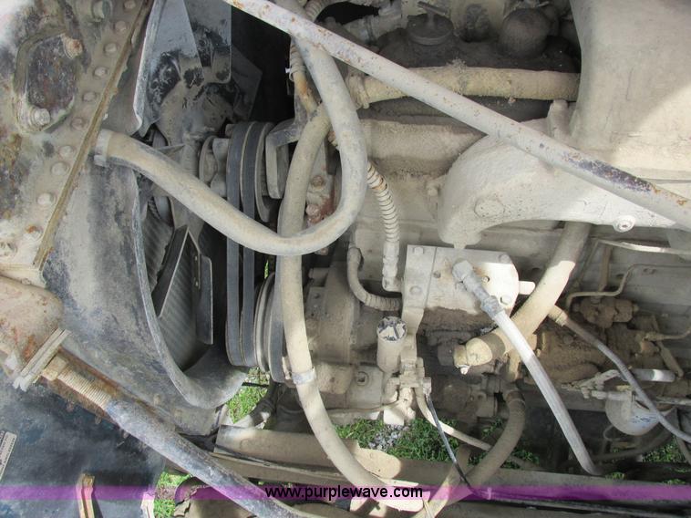 image for item L4022 1979 International Paystar 5000 truck cab and chassis