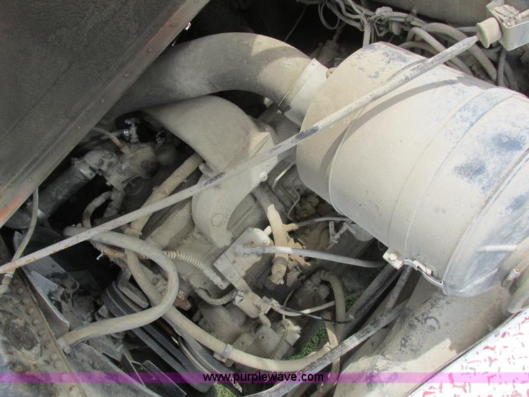 image for item L4022 1979 International Paystar 5000 truck cab and chassis