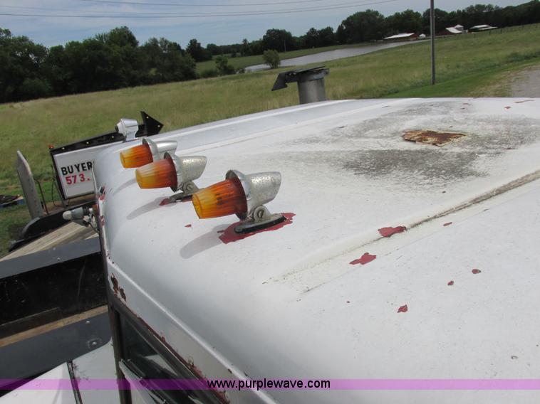 image for item L4022 1979 International Paystar 5000 truck cab and chassis