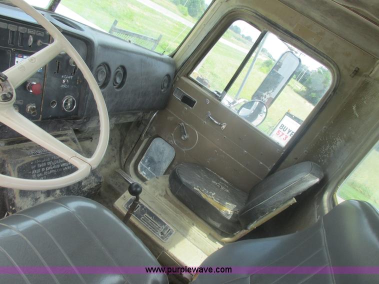 image for item L4022 1979 International Paystar 5000 truck cab and chassis