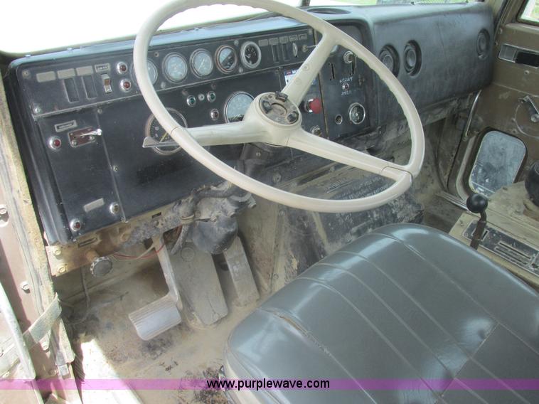 image for item L4022 1979 International Paystar 5000 truck cab and chassis