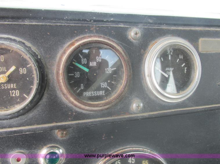 image for item L4022 1979 International Paystar 5000 truck cab and chassis