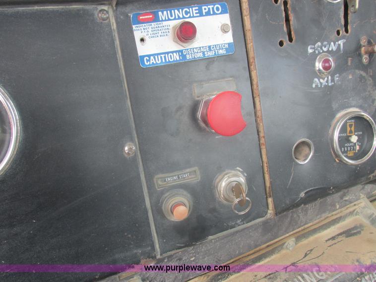 image for item L4022 1979 International Paystar 5000 truck cab and chassis