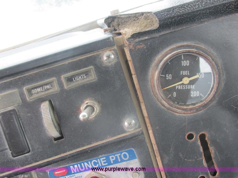 image for item L4022 1979 International Paystar 5000 truck cab and chassis