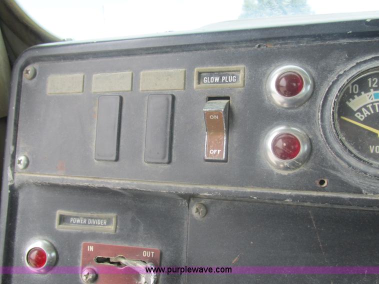 image for item L4022 1979 International Paystar 5000 truck cab and chassis
