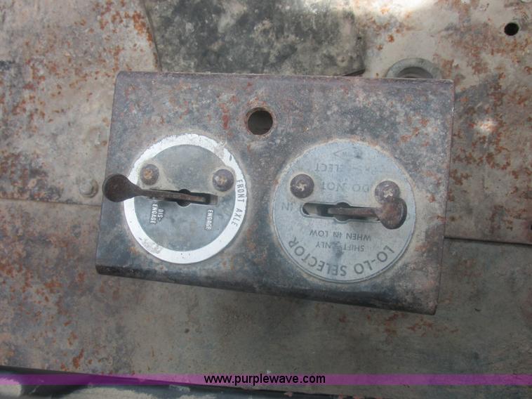 image for item L4022 1979 International Paystar 5000 truck cab and chassis