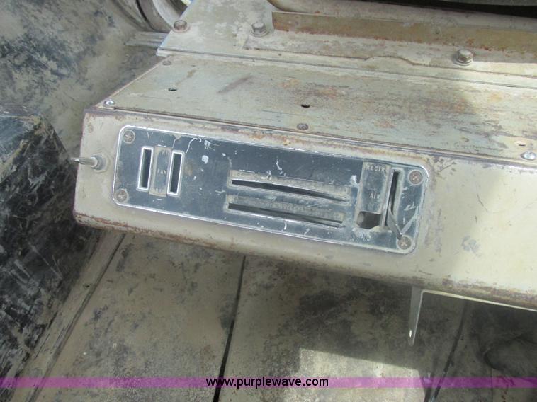 image for item L4022 1979 International Paystar 5000 truck cab and chassis