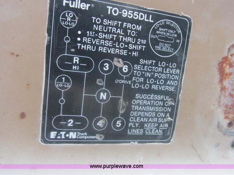 image for item L4022 1979 International Paystar 5000 truck cab and chassis