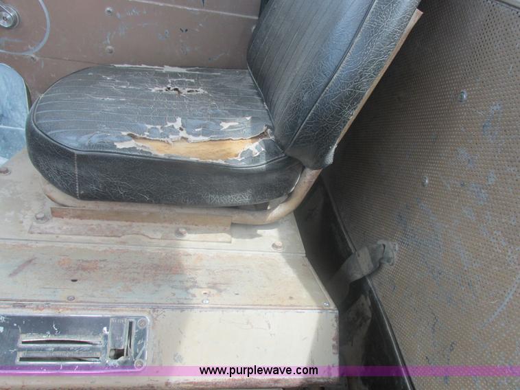 image for item L4022 1979 International Paystar 5000 truck cab and chassis