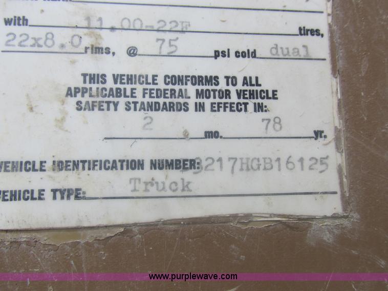 image for item L4022 1979 International Paystar 5000 truck cab and chassis