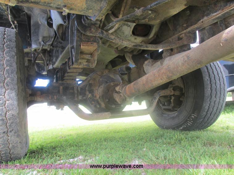 image for item L4022 1979 International Paystar 5000 truck cab and chassis