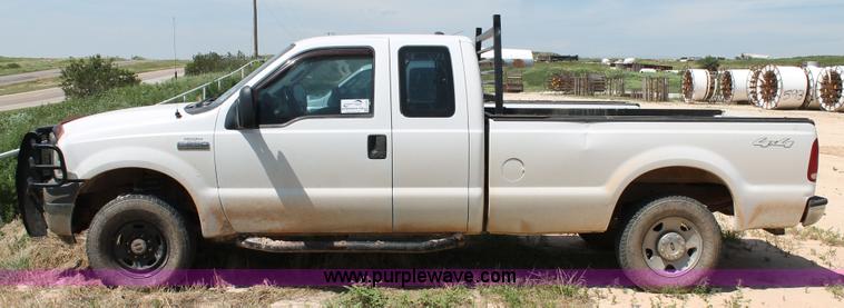 image for item L4358 2005 Ford F250 Super Duty SuperCab pickup truck
