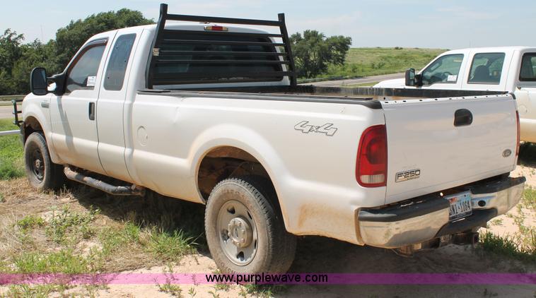 image for item L4358 2005 Ford F250 Super Duty SuperCab pickup truck