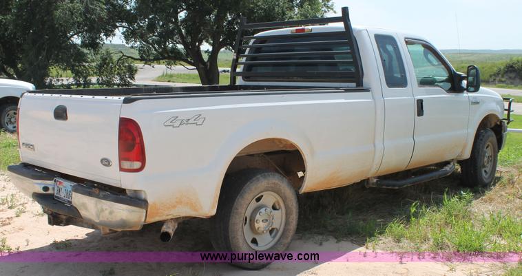 image for item L4358 2005 Ford F250 Super Duty SuperCab pickup truck