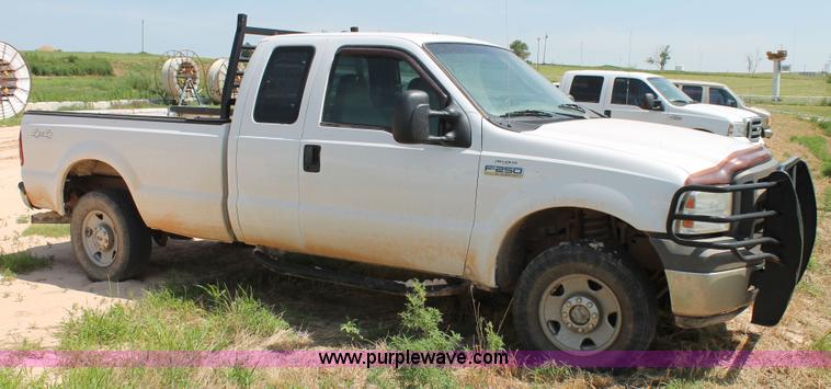 image for item L4358 2005 Ford F250 Super Duty SuperCab pickup truck