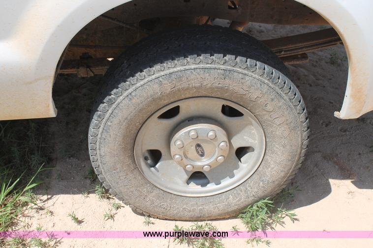 image for item L4358 2005 Ford F250 Super Duty SuperCab pickup truck