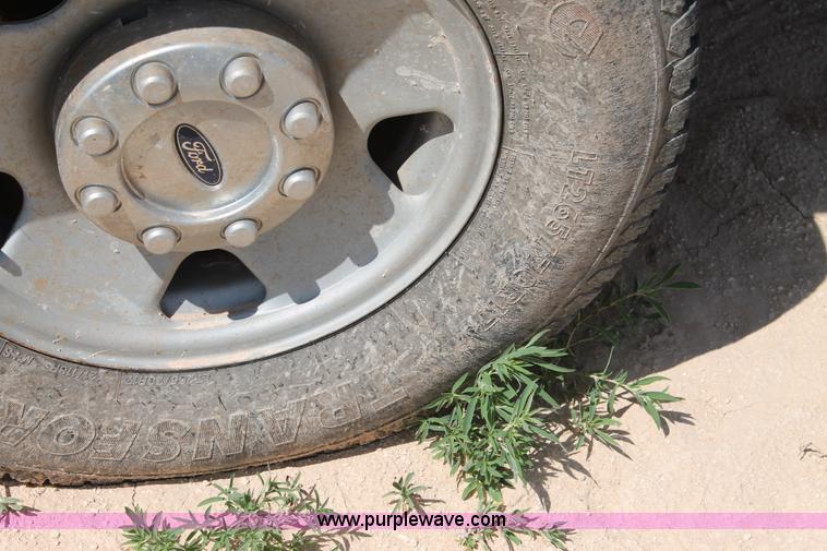 image for item L4358 2005 Ford F250 Super Duty SuperCab pickup truck