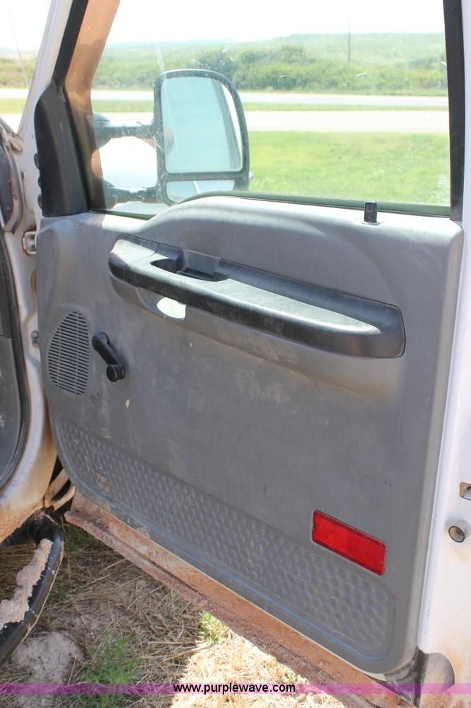 image for item L4358 2005 Ford F250 Super Duty SuperCab pickup truck