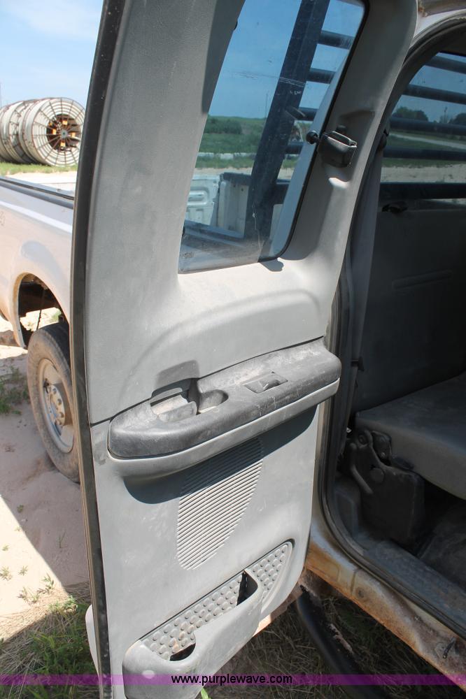 image for item L4358 2005 Ford F250 Super Duty SuperCab pickup truck
