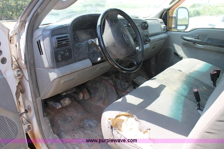 image for item L4358 2005 Ford F250 Super Duty SuperCab pickup truck