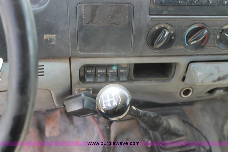 image for item L4358 2005 Ford F250 Super Duty SuperCab pickup truck