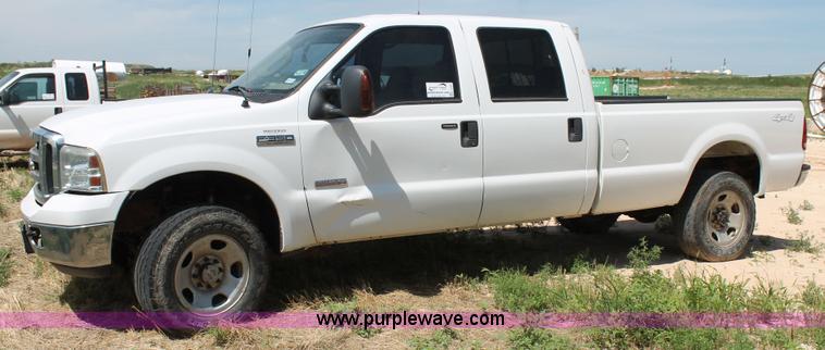 image for item L4359 2006 Ford F350 Super Duty Crew Cab pickup truck