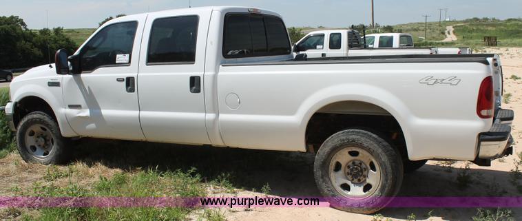 image for item L4359 2006 Ford F350 Super Duty Crew Cab pickup truck