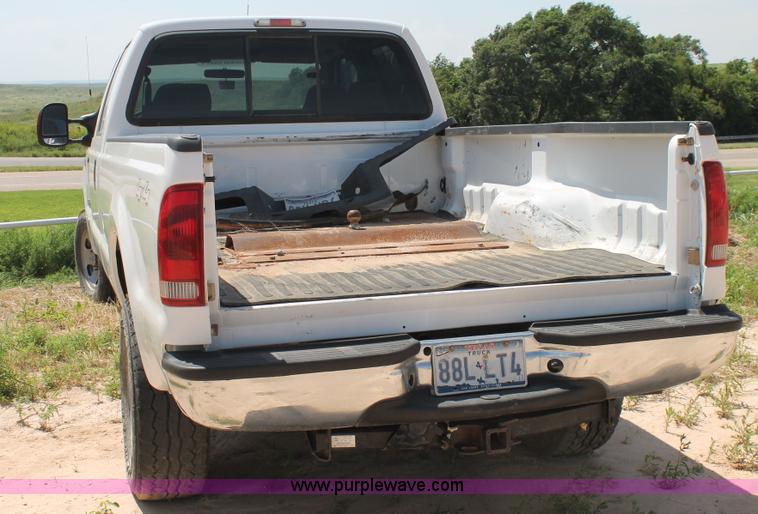 image for item L4359 2006 Ford F350 Super Duty Crew Cab pickup truck