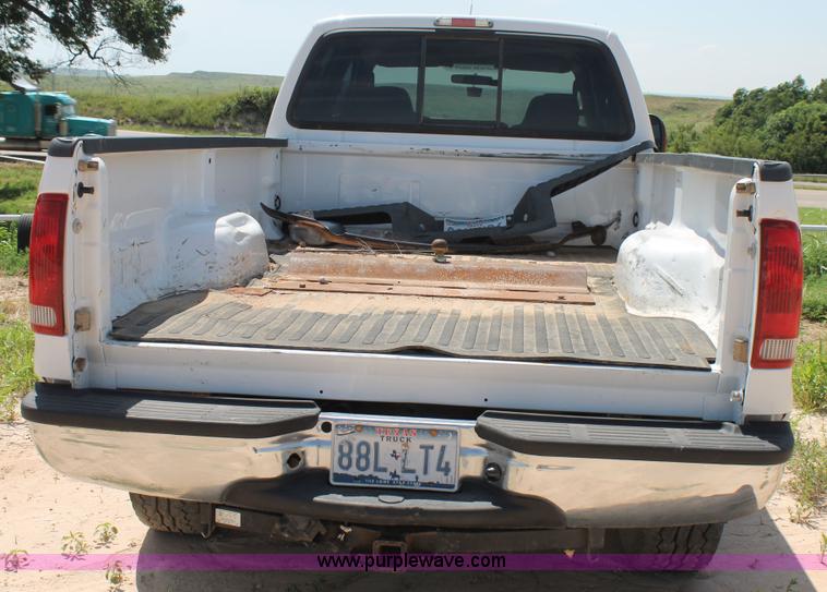 image for item L4359 2006 Ford F350 Super Duty Crew Cab pickup truck