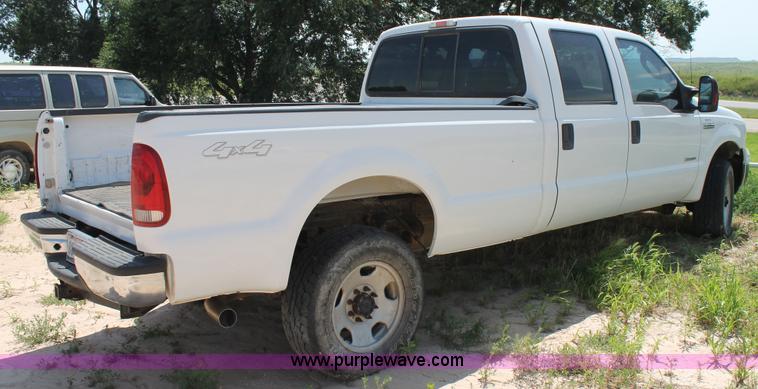 image for item L4359 2006 Ford F350 Super Duty Crew Cab pickup truck