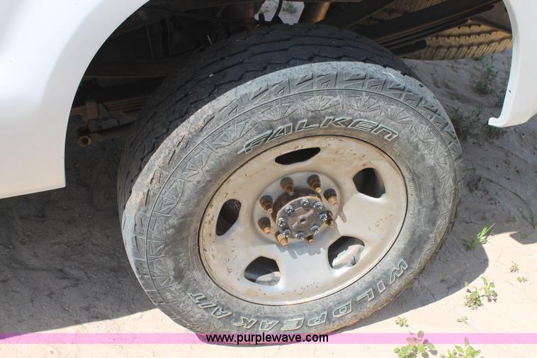 image for item L4359 2006 Ford F350 Super Duty Crew Cab pickup truck