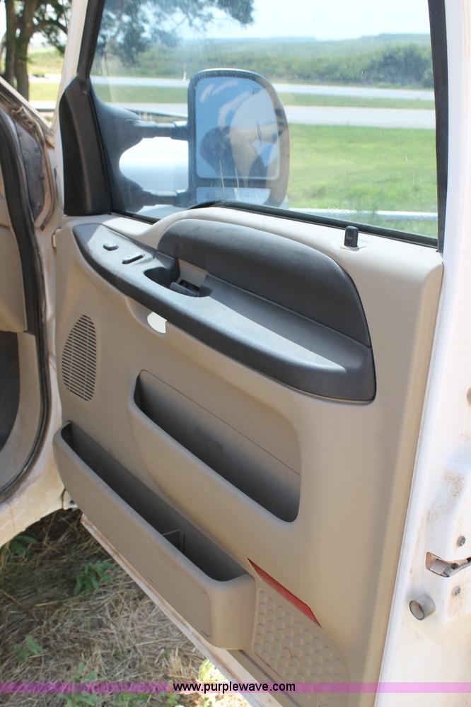 image for item L4359 2006 Ford F350 Super Duty Crew Cab pickup truck