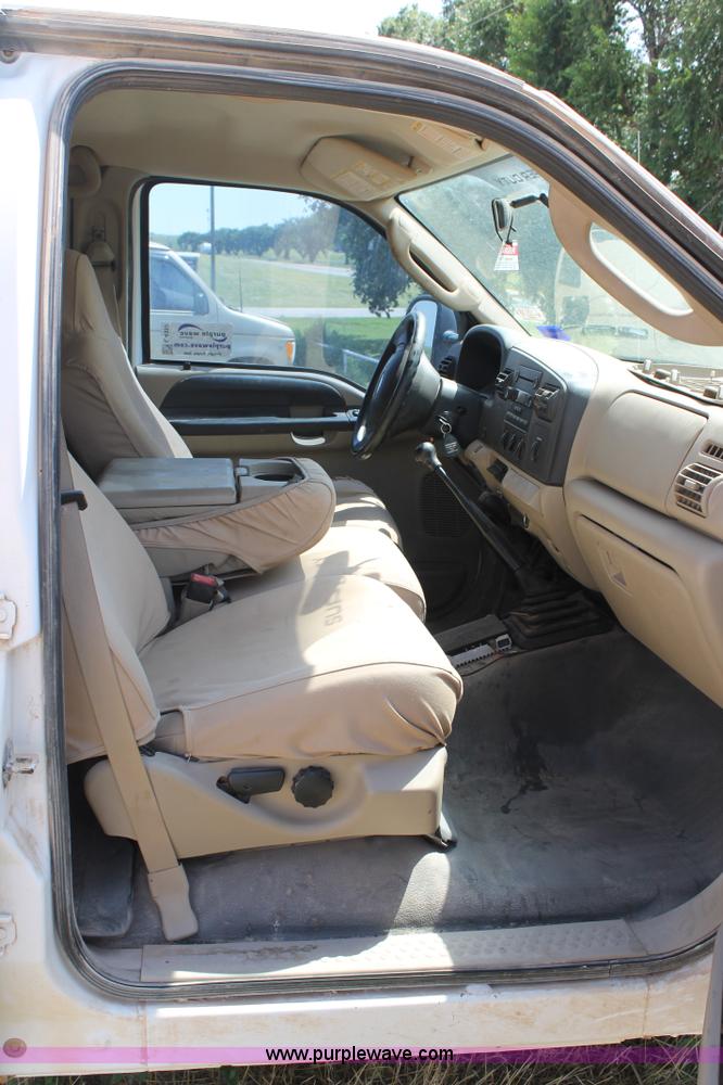 image for item L4359 2006 Ford F350 Super Duty Crew Cab pickup truck