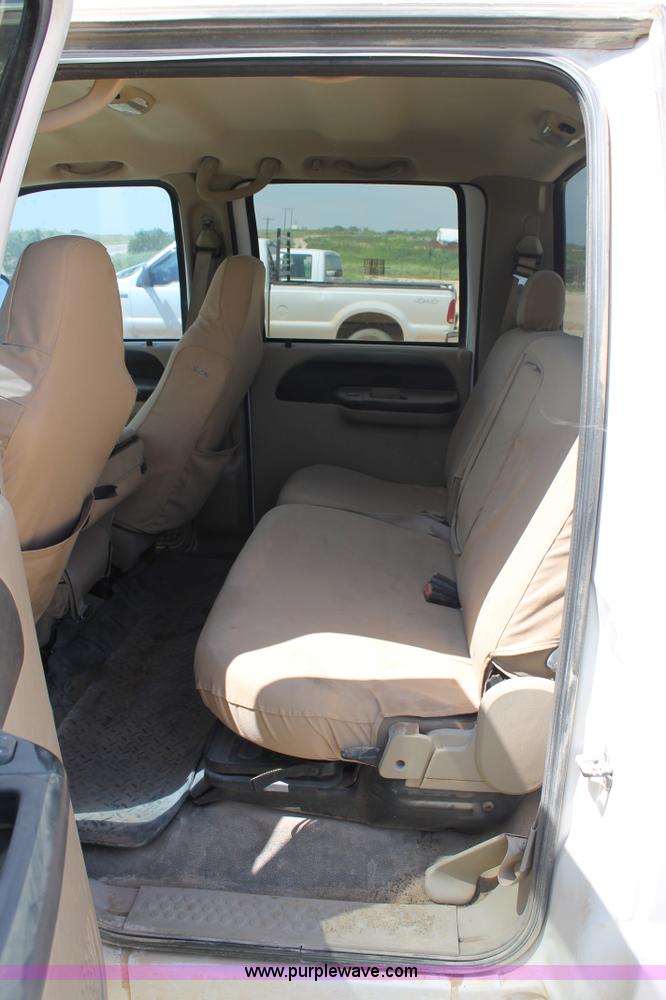 image for item L4359 2006 Ford F350 Super Duty Crew Cab pickup truck