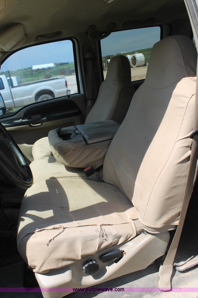 image for item L4359 2006 Ford F350 Super Duty Crew Cab pickup truck