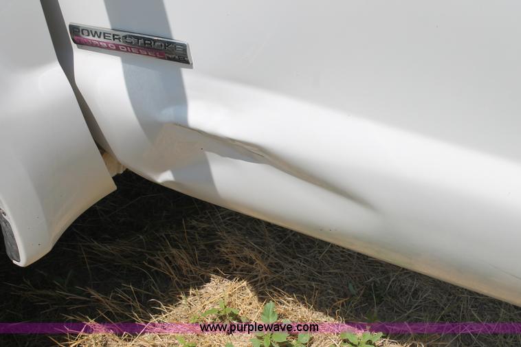 image for item L4359 2006 Ford F350 Super Duty Crew Cab pickup truck