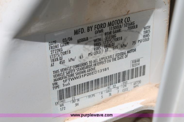 image for item L4359 2006 Ford F350 Super Duty Crew Cab pickup truck