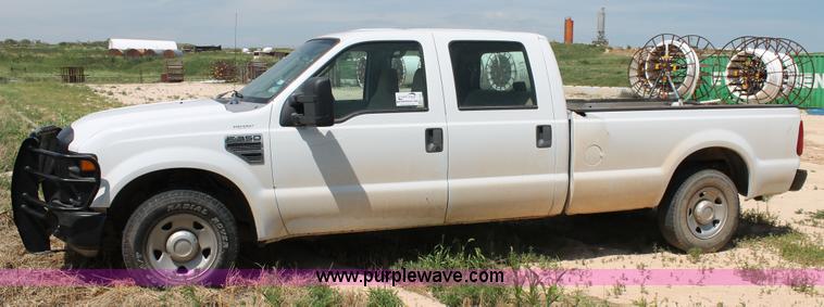 image for item L4361 2008 Ford F350 Super Duty XL Crew Cab pickup truck