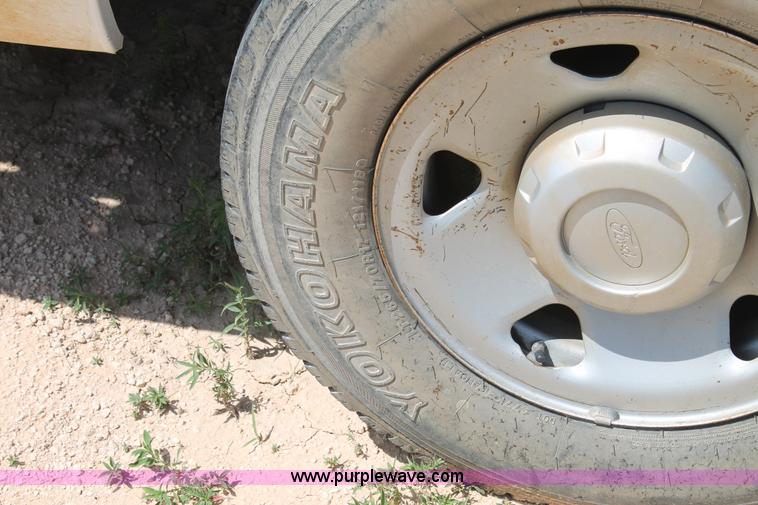 image for item L4361 2008 Ford F350 Super Duty XL Crew Cab pickup truck