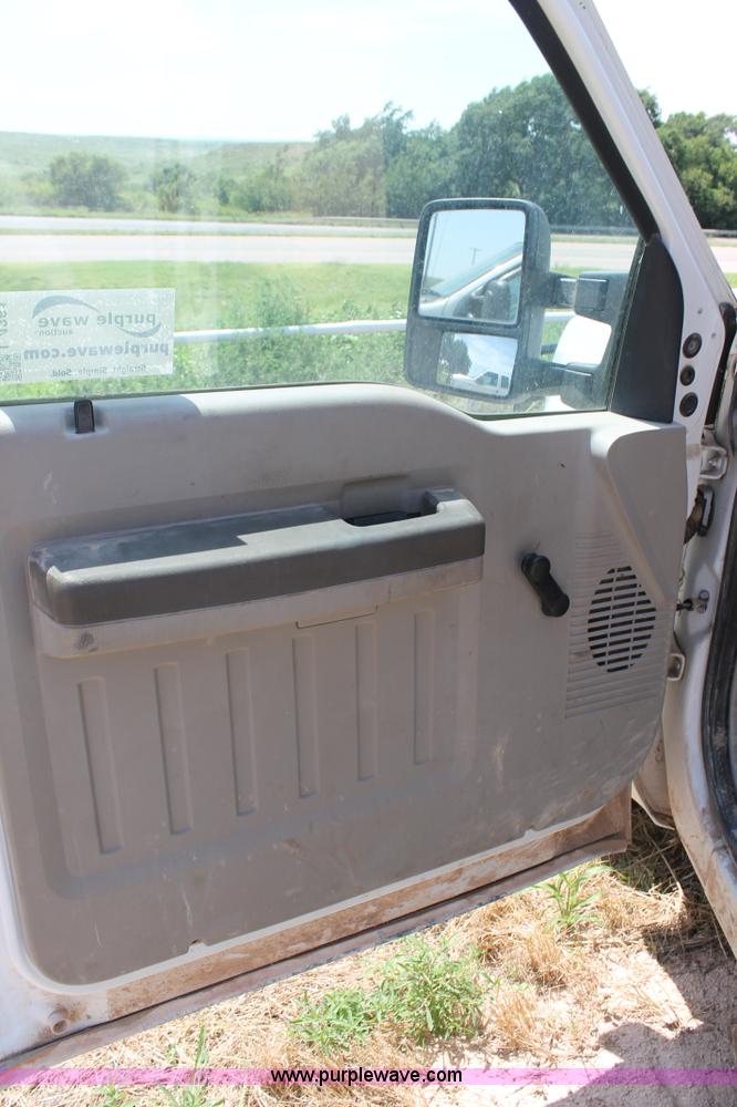 image for item L4361 2008 Ford F350 Super Duty XL Crew Cab pickup truck